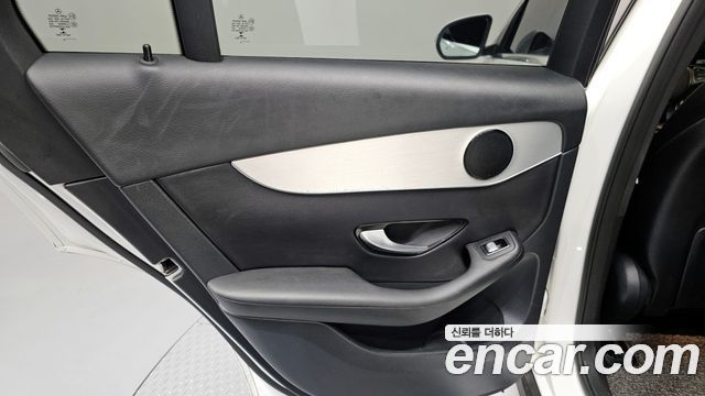 Mercedes-Benz GLC-Class 2018 — photo 15