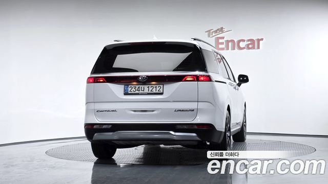 Kia Canival 2021 — photo 4