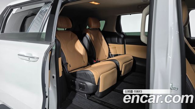 Kia Canival 2021 — photo 16