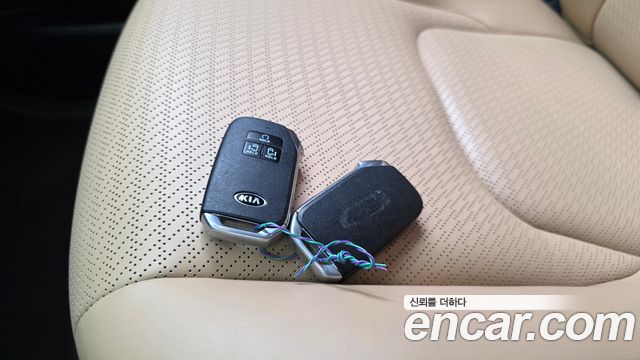 Kia Canival 2021 — photo 32