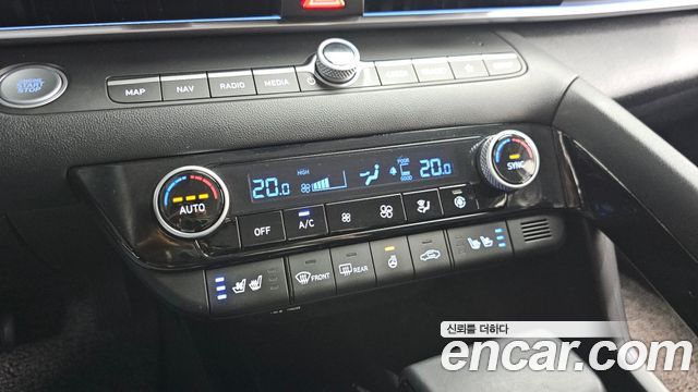 Hyundai AVANTE 2021 — photo 17