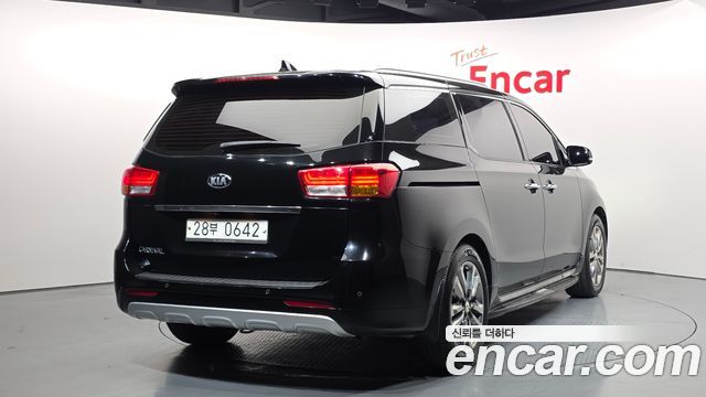 Kia Canival 2017 — photo 2