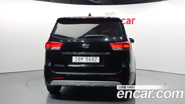 Kia Canival 2017 — photo 4