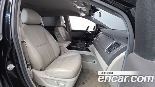 Kia Canival 2017 — photo 10