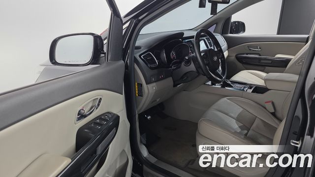 Kia Canival 2017 — photo 11