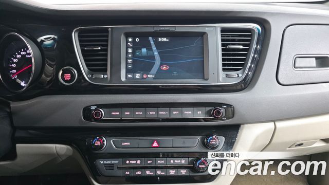 Kia Canival 2017 — photo 14