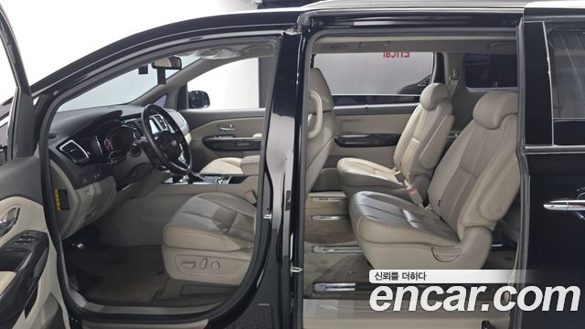 Kia Canival 2017 — photo 16