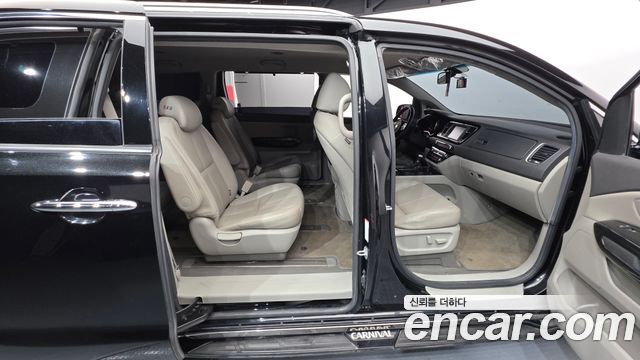 Kia Canival 2017 — photo 19
