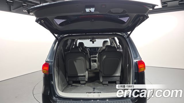 Kia Canival 2017 — photo 20