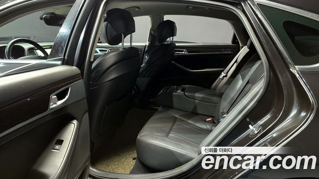 Genesis G80 2018 — photo 12