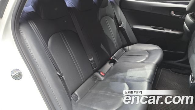 Kia K5 2019 — photo 16
