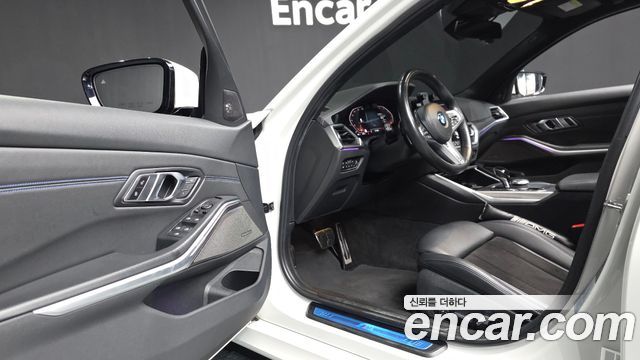 BMW 3-Series 2020 — photo 13