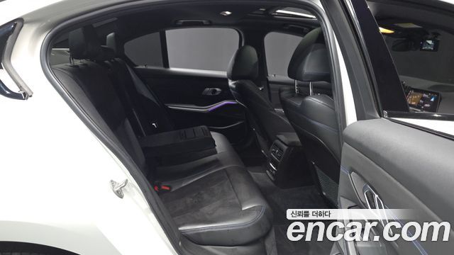 BMW 3-Series 2020 — photo 18