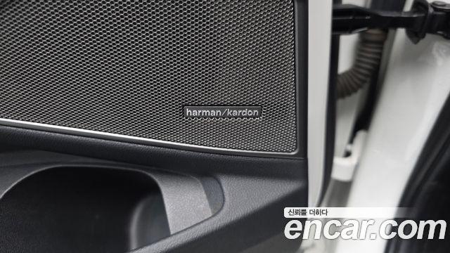 BMW 3-Series 2020 — photo 28