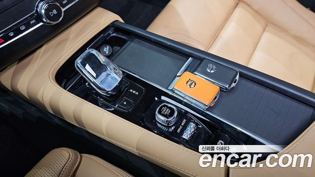 Volvo XC90 2021 — photo 12