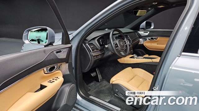 Volvo XC90 2021 — photo 17