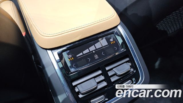 Volvo XC90 2021 — photo 23