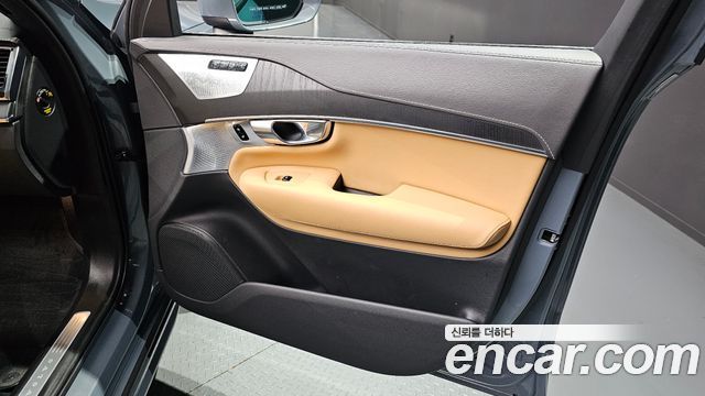 Volvo XC90 2021 — photo 14