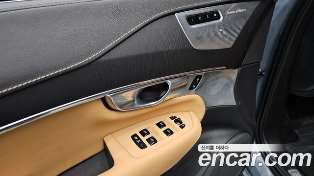 Volvo XC90 2021 — photo 29