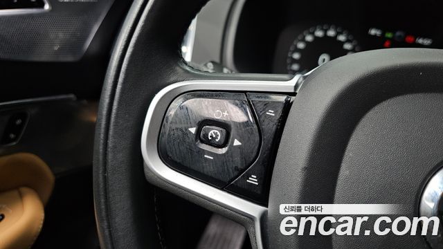 Volvo XC90 2021 — photo 31