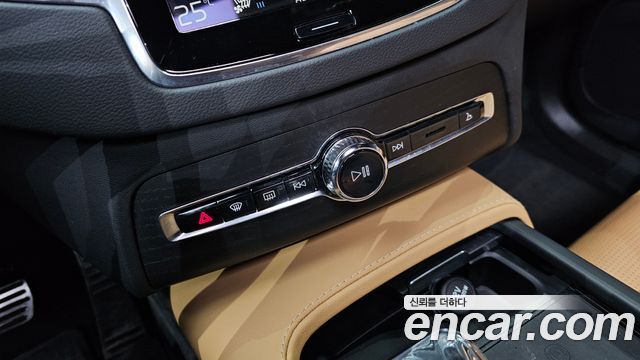 Volvo XC90 2021 — photo 33