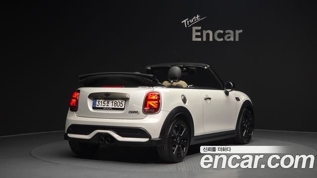 Mini Cooper Convertible 2024 — photo 2