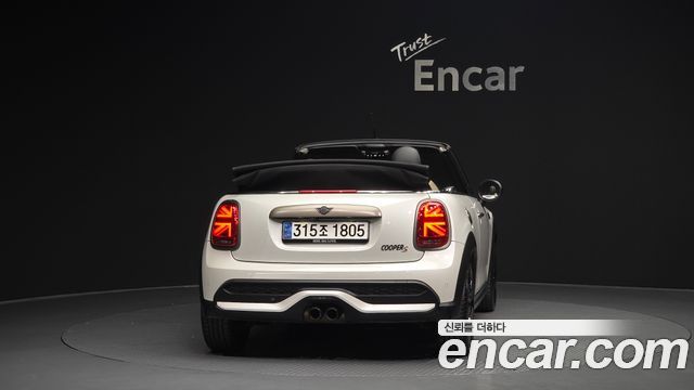 Mini Cooper Convertible 2024 — photo 4