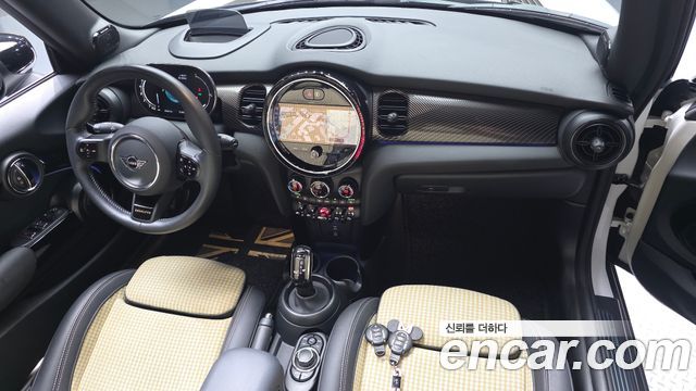 Mini Cooper Convertible 2024 — photo 10