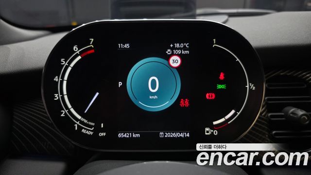 Mini Cooper Convertible 2024 — photo 11