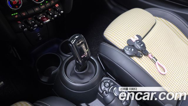 Mini Cooper Convertible 2024 — photo 12