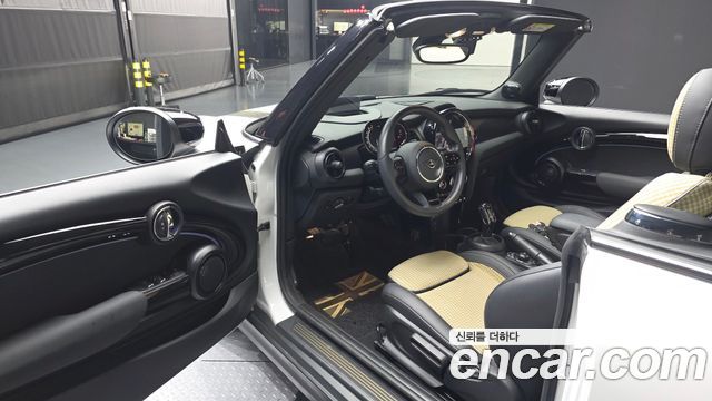 Mini Cooper Convertible 2024 — photo 13