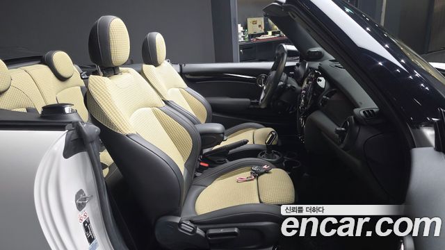 Mini Cooper Convertible 2024 — photo 17