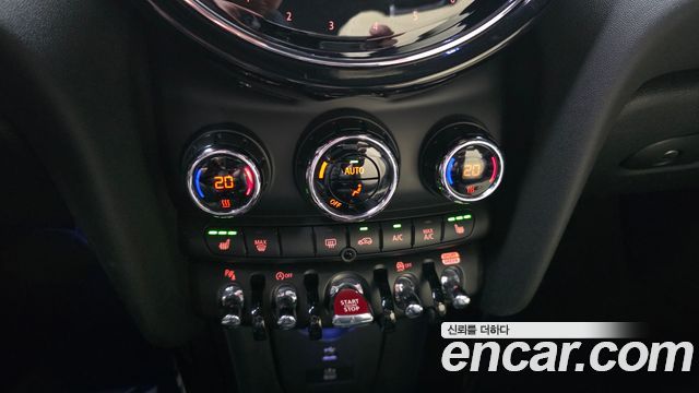 Mini Cooper Convertible 2024 — photo 22