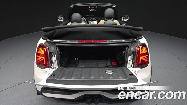 Mini Cooper Convertible 2024 — photo 24