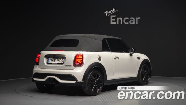 Mini Cooper Convertible 2024 — photo 26
