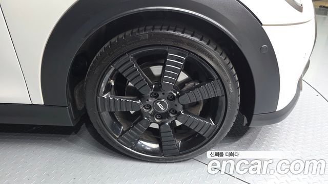 Mini Cooper Convertible 2024 — photo 7