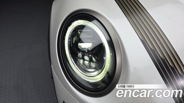 Mini Cooper Convertible 2024 — photo 8