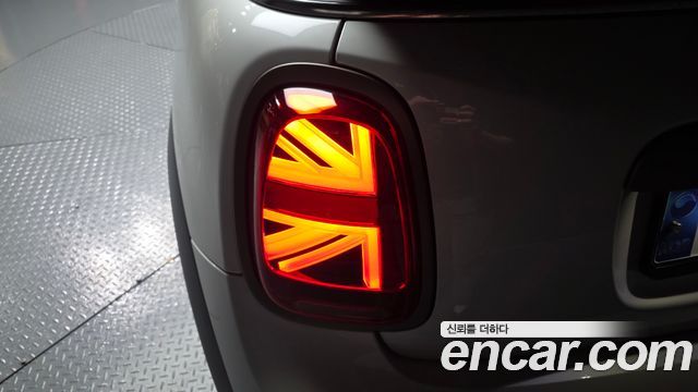 Mini Cooper Convertible 2024 — photo 9