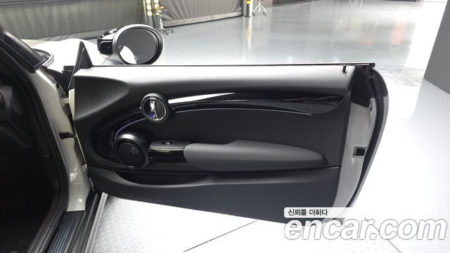 Mini Cooper Convertible 2024 — photo 14