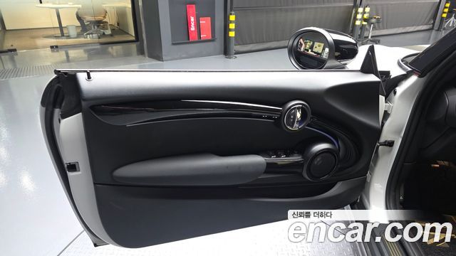 Mini Cooper Convertible 2024 — photo 15