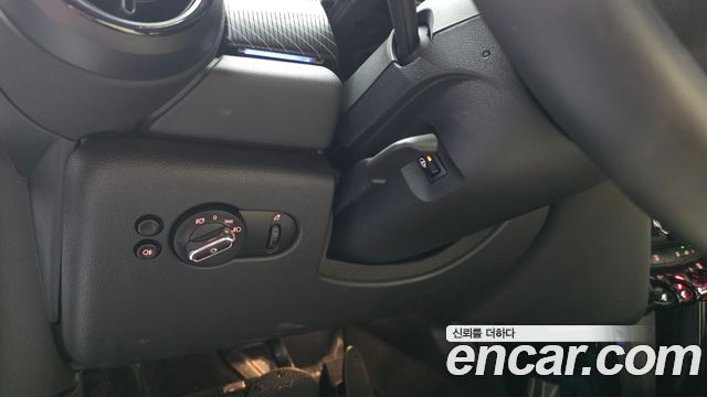 Mini Cooper Convertible 2024 — photo 29