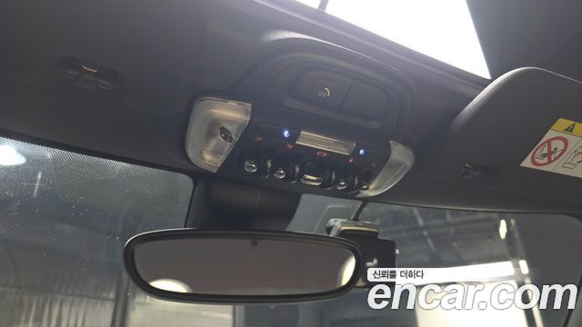 Mini Cooper Convertible 2024 — photo 30