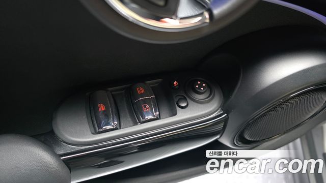 Mini Cooper Convertible 2024 — photo 31