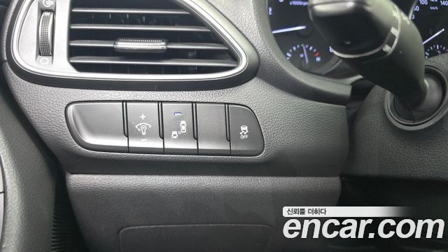 Hyundai i30 2017 — photo 23