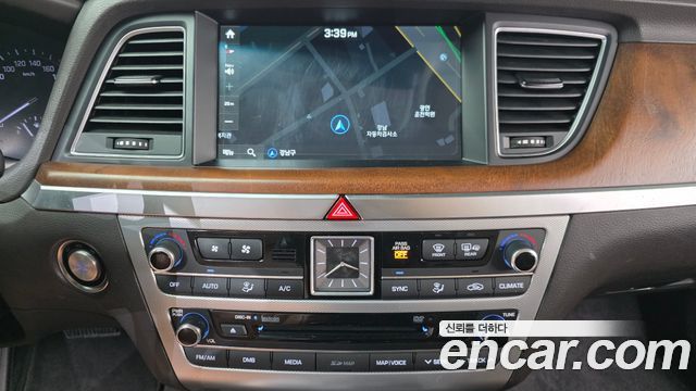 Genesis G80 2017 — photo 21