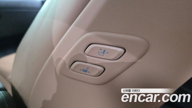 Genesis G80 2017 — photo 24