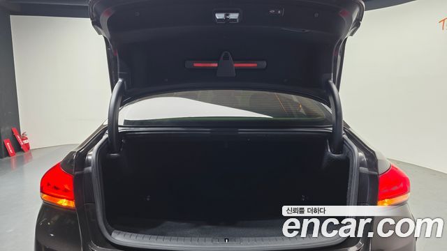 Genesis G80 2017 — photo 26