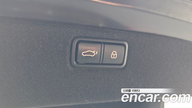 Genesis G80 2017 — photo 31