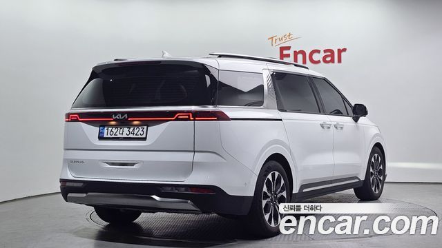 Kia Canival 2023 — photo 2