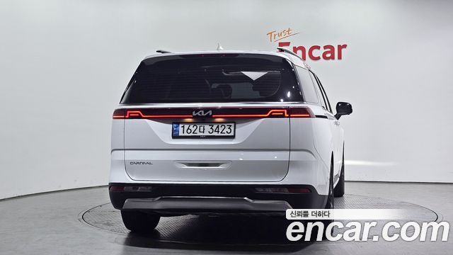 Kia Canival 2023 — photo 4